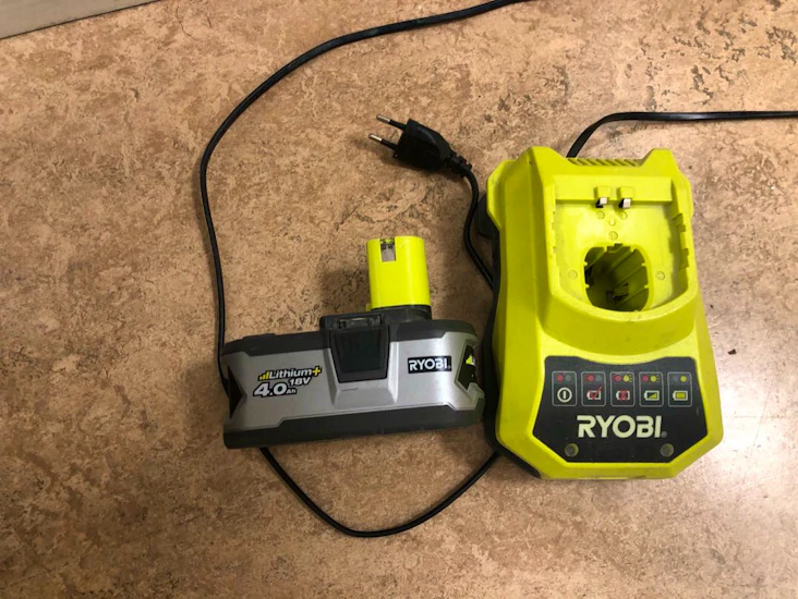Ryobi one plus 18v laddare samt 4ah batteri