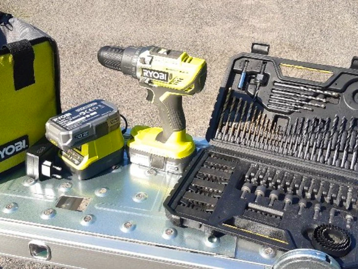 Akkuporakone ryobi ja stanley tarvikesarja