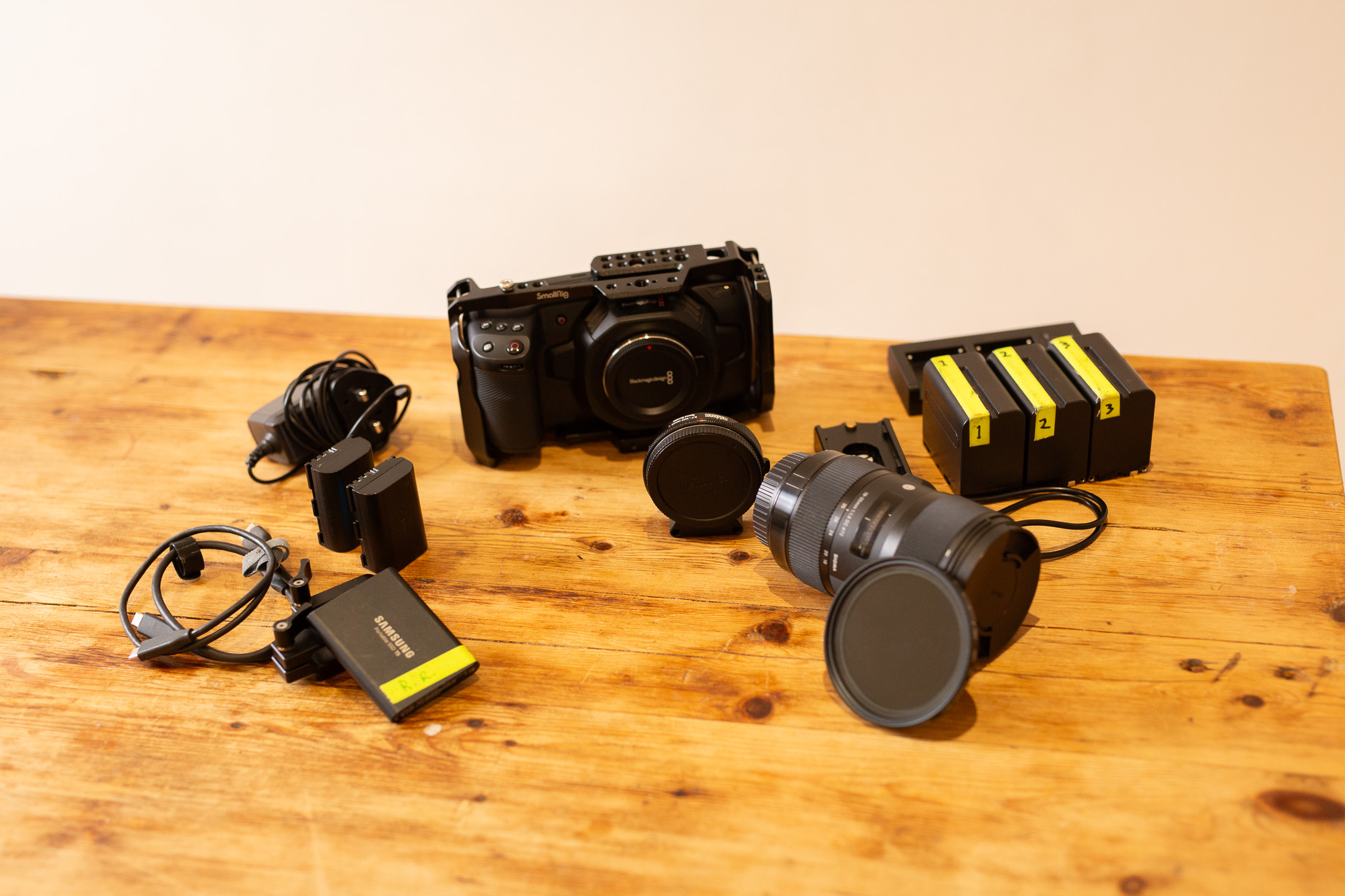 Black magic pocket cinema camera 4k (bmpcc4k) + sigma 18-35, f1.8 + metabones