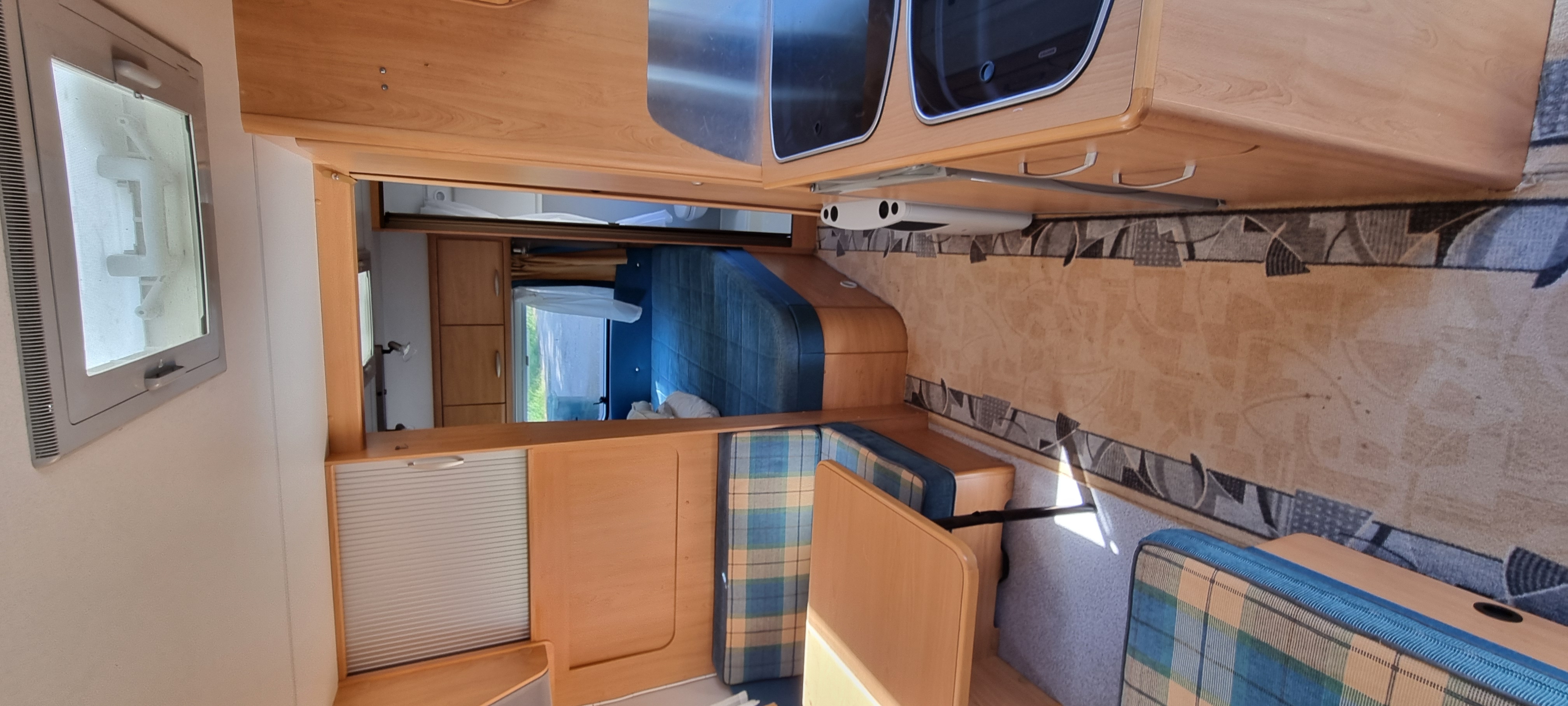 Välvårdad knaus barnkammarvagn