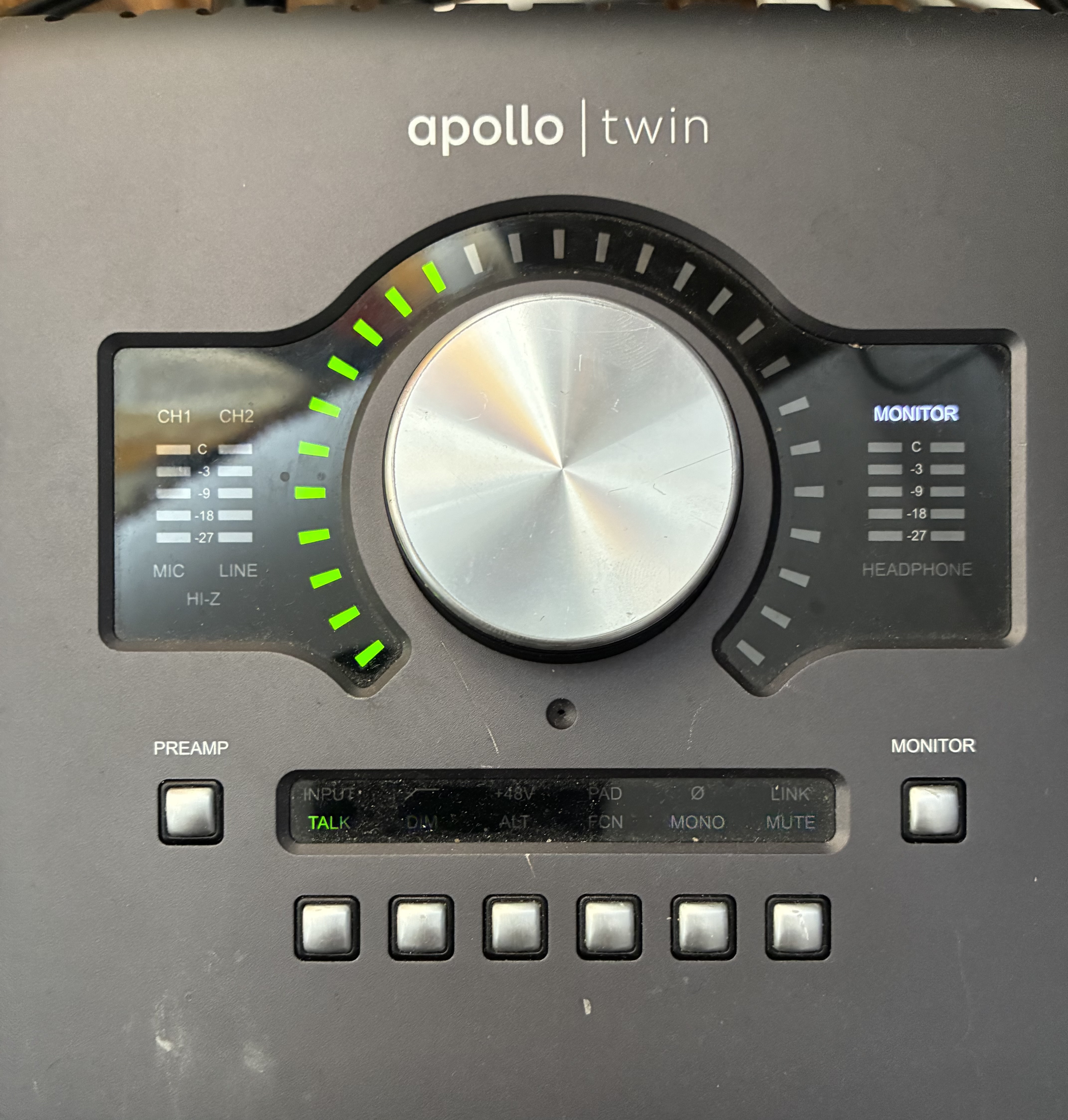 Universal audio apollo twin – professional audio interface
