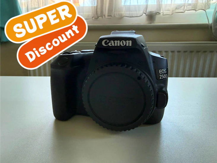 Canon eos 250d body only + 32gb sd card + battery and charge dock