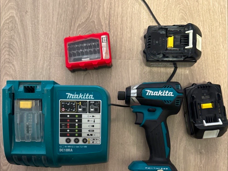 Makita slagskruvdragare dtd152z 18v – komplett med batterier och laddare