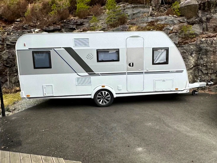 Knaus 500kd med køyseng - hund