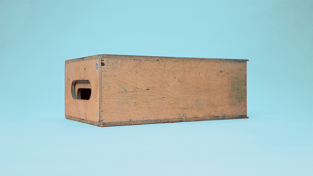 Apple box with half, quarter and eighth