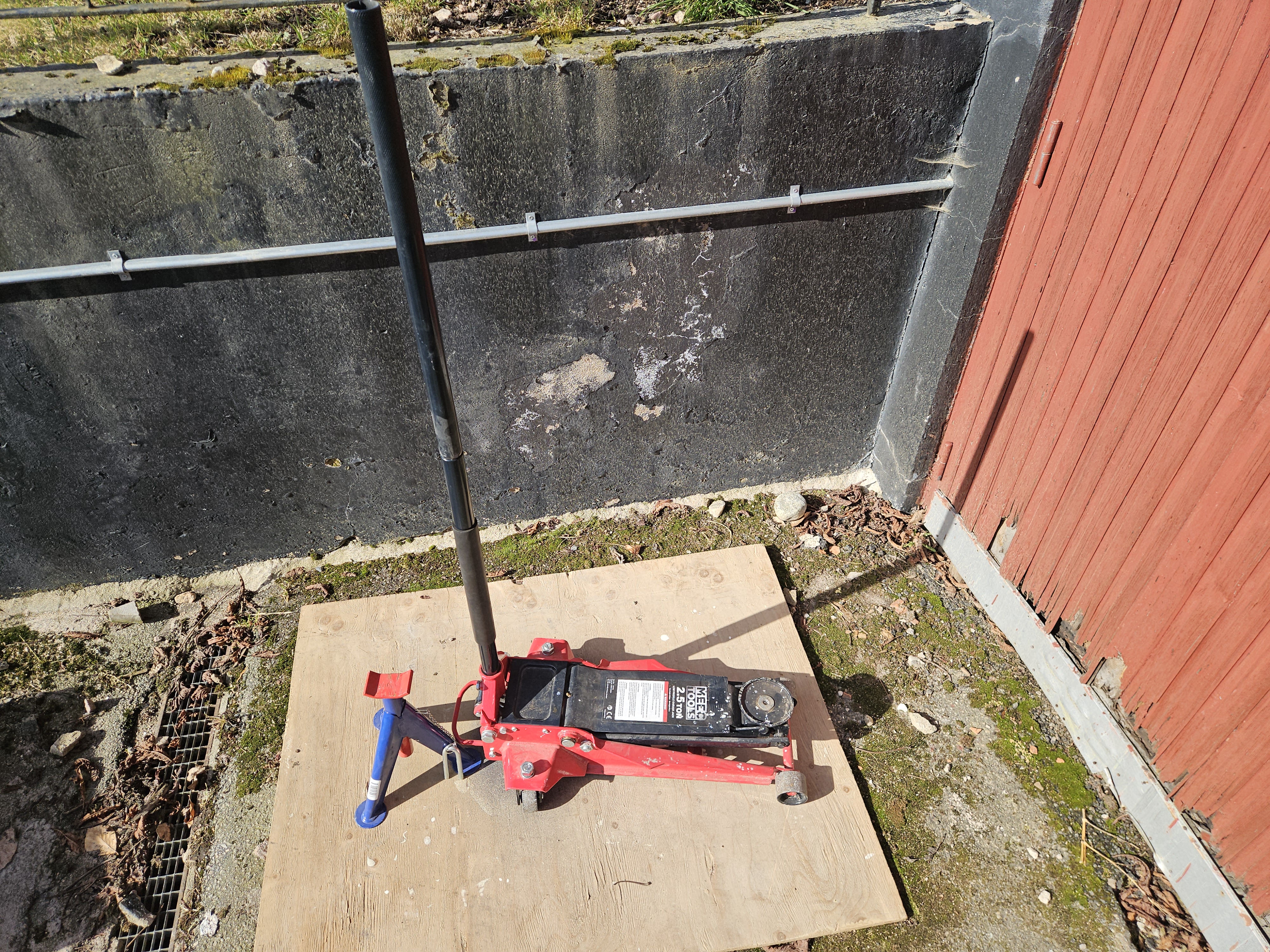 🚗 domkraft 2,5 ton + pallbock – perfekt för däckbyte