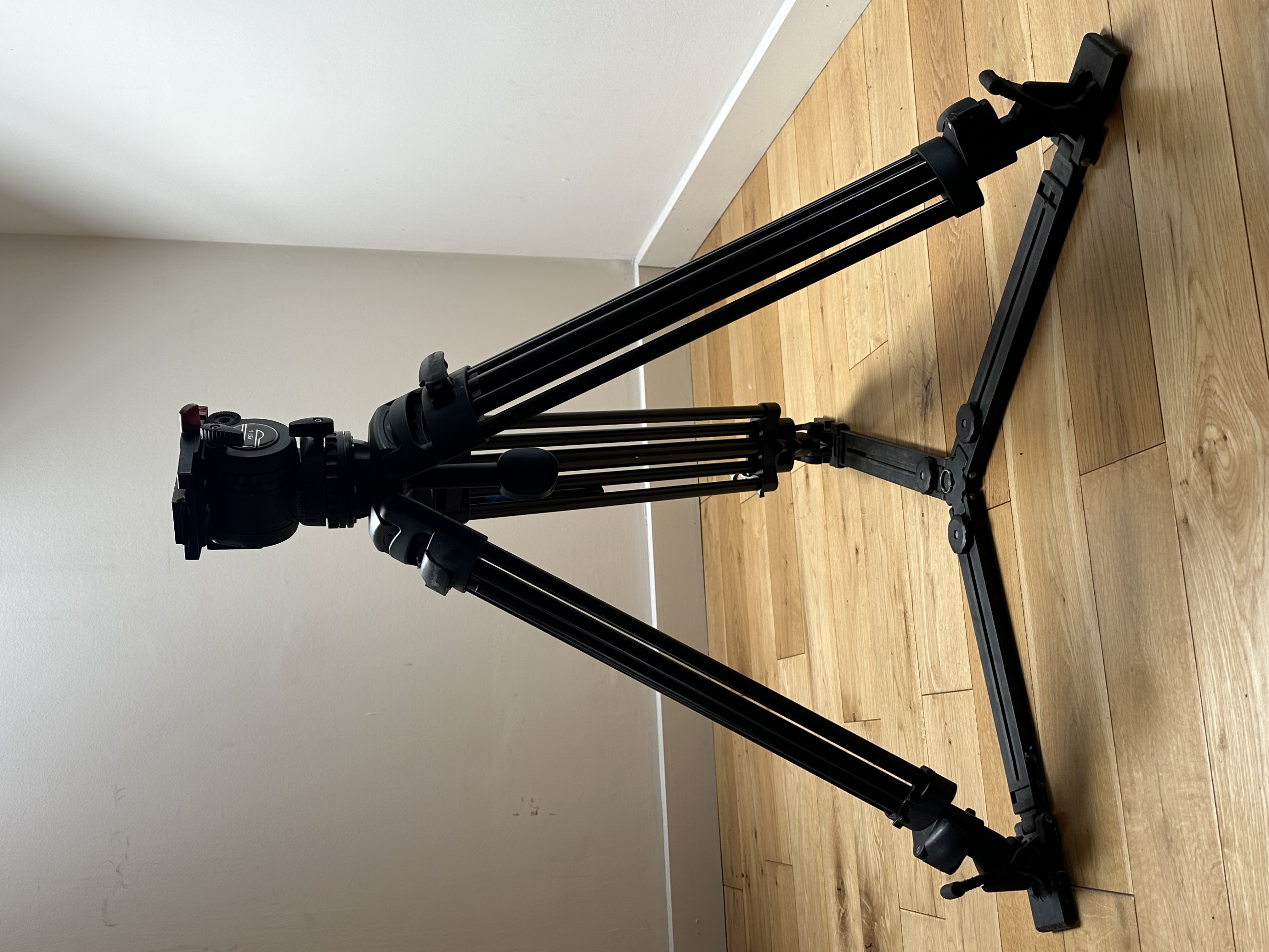 Tripod - sachtler fluid head