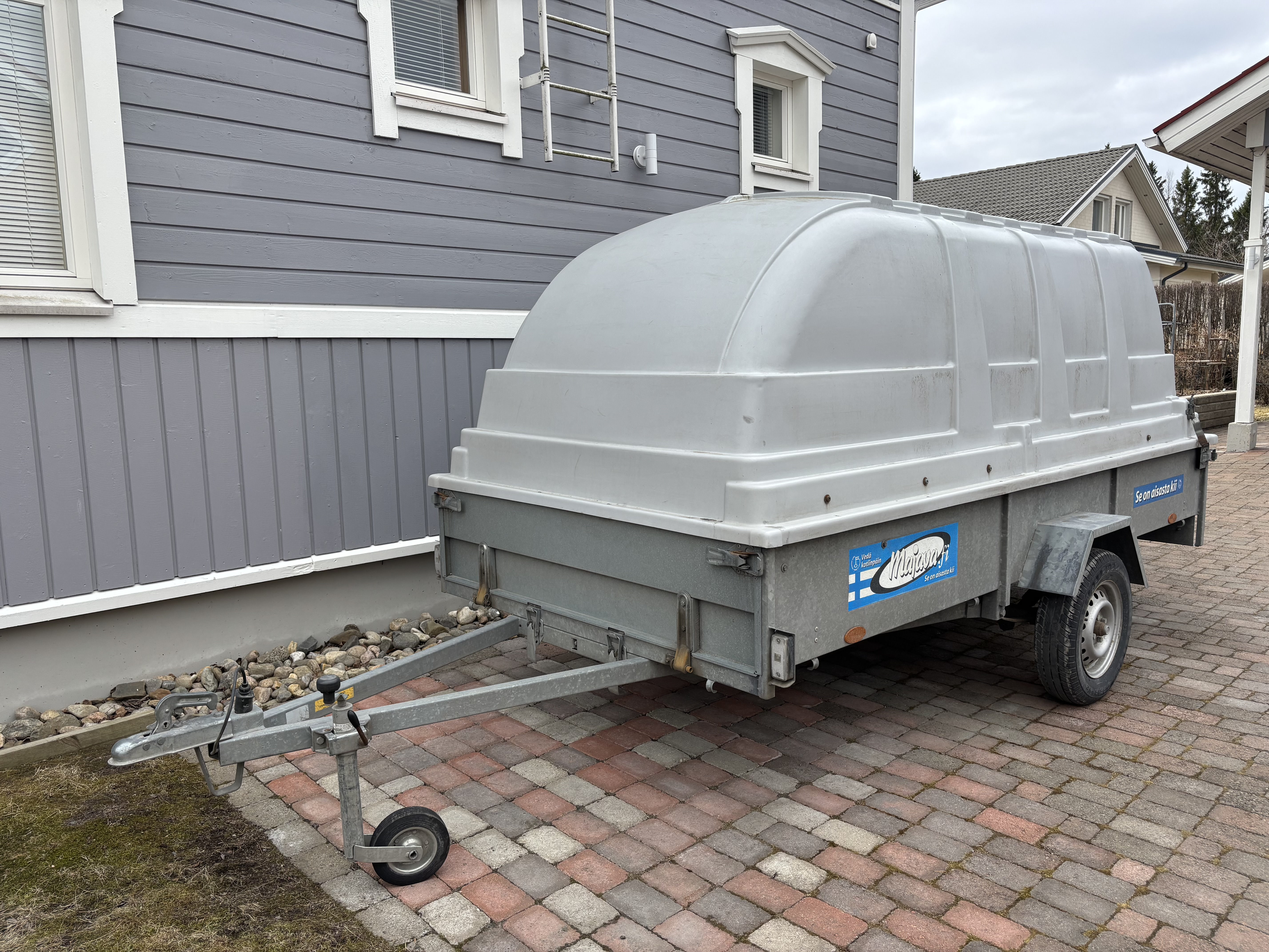 Majava kuomukärry kipillä