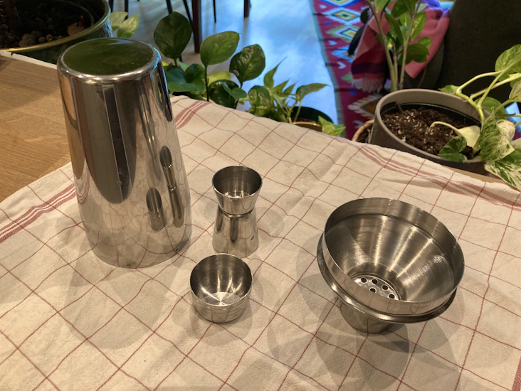 Cocktailmikser med målebeger