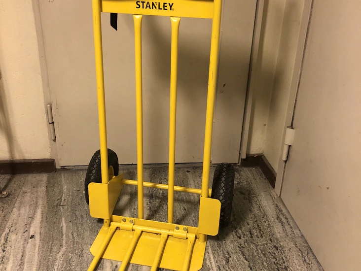 Pirra/sack truck. stanley