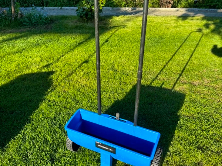 Spreder til frø, kalk eller gjødsel