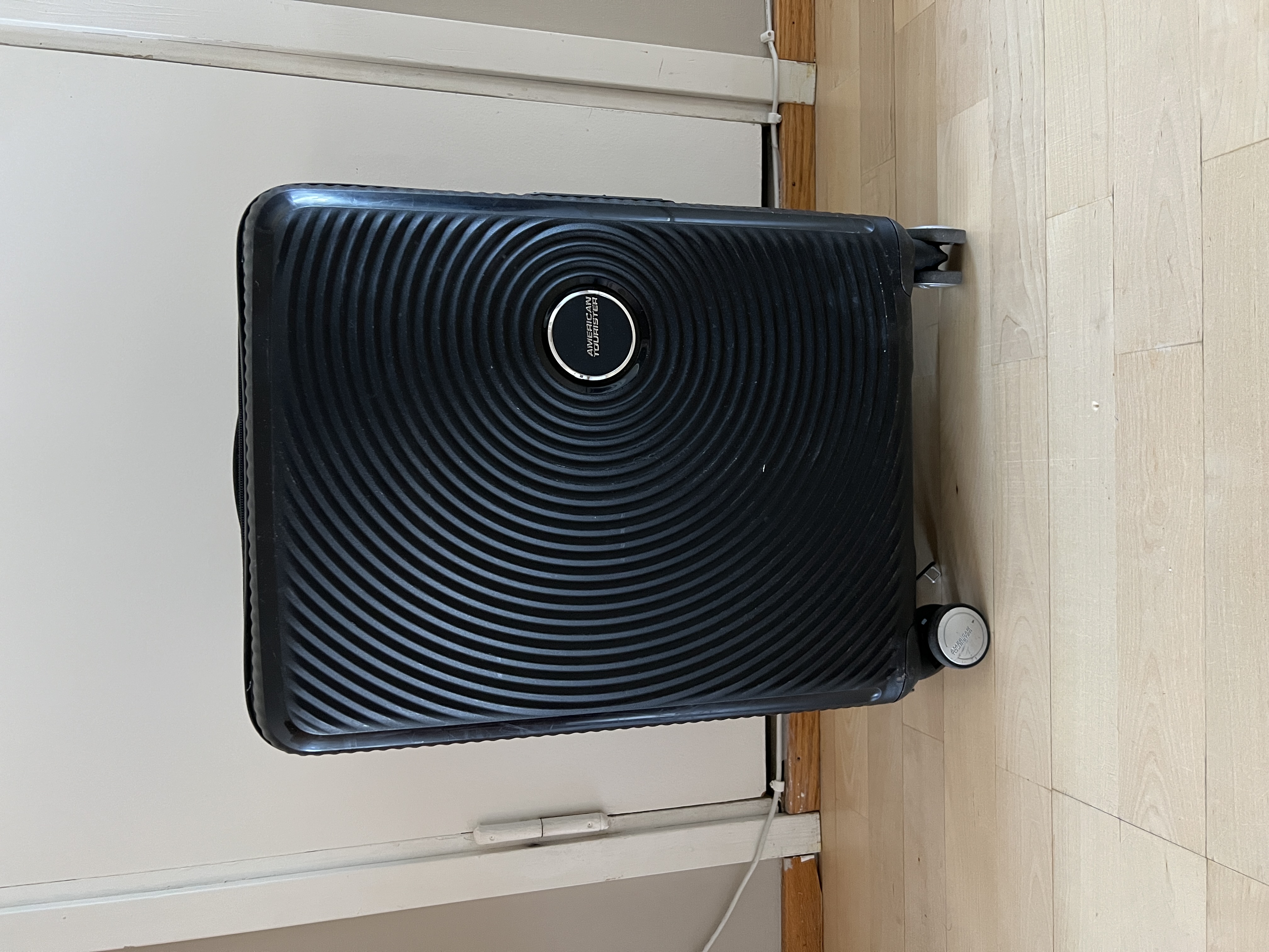 American tourister matkalaukku käsimatkatavarakoko