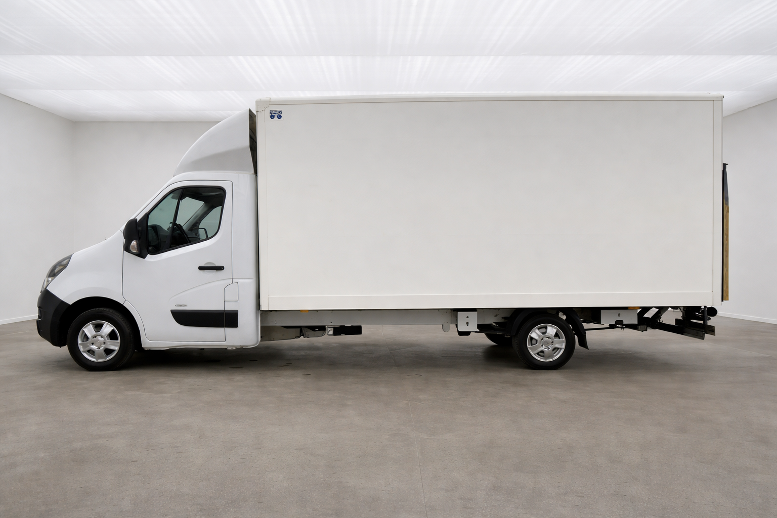 Lätt lastbil inkl 100km, automatväxellåda