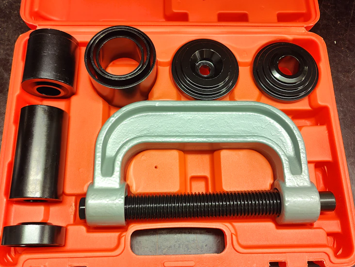 Työkalusarja pallonivelille