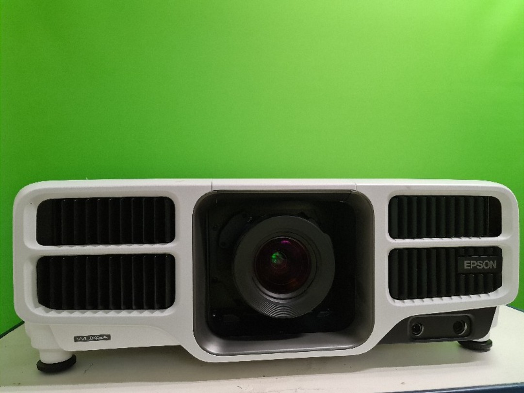 Projektor 4k  (6000 ansilumen))