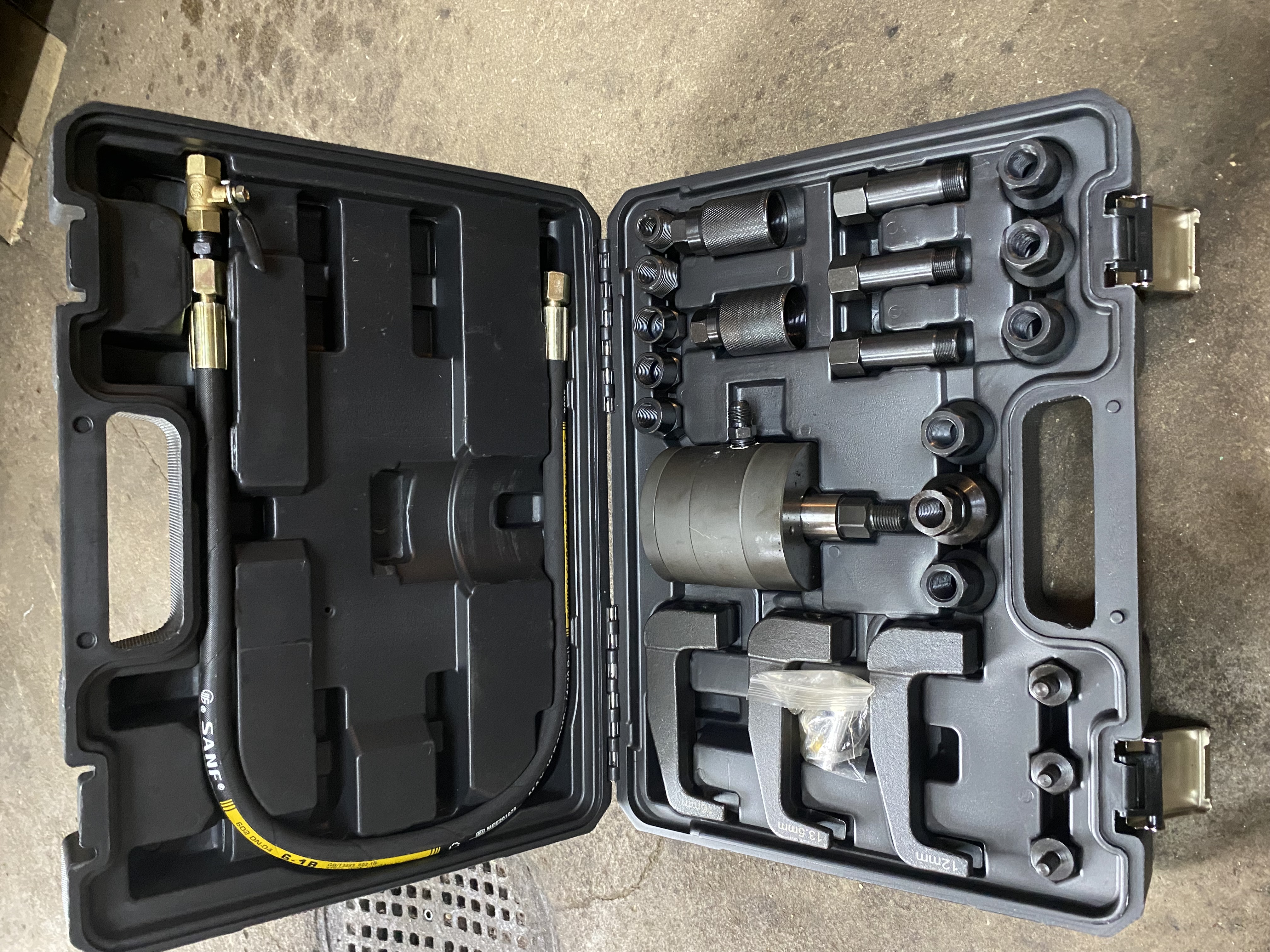Diesel injector puller kit.