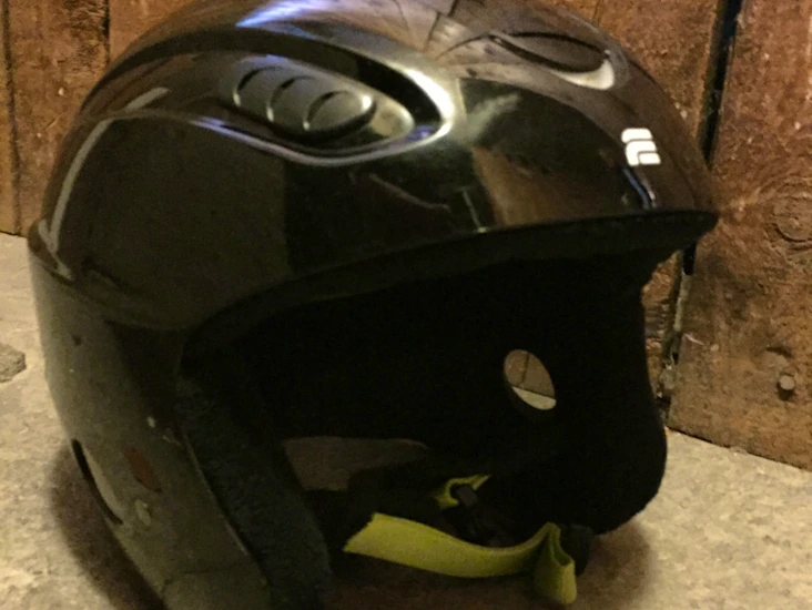 Skidhjälm svart everest