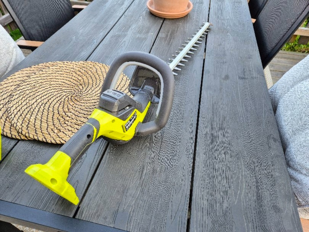Batteridriven häcksax från ryobi