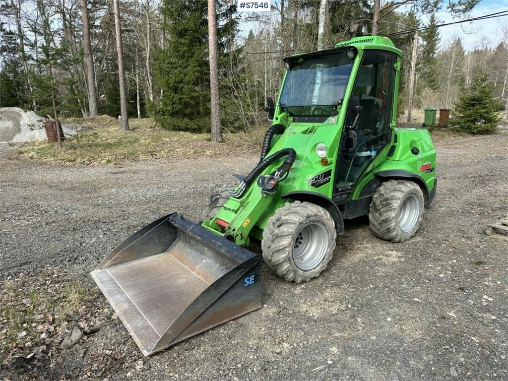 Avant 750 med hytt kompaktlastare