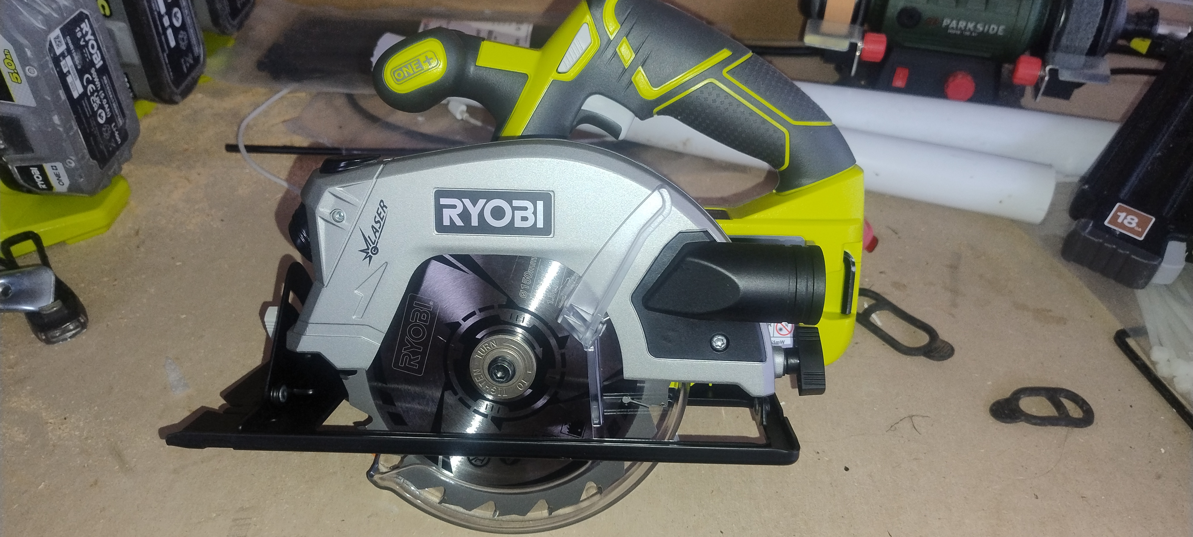Ryobi one + akkukäyttöinen pyörösaha 