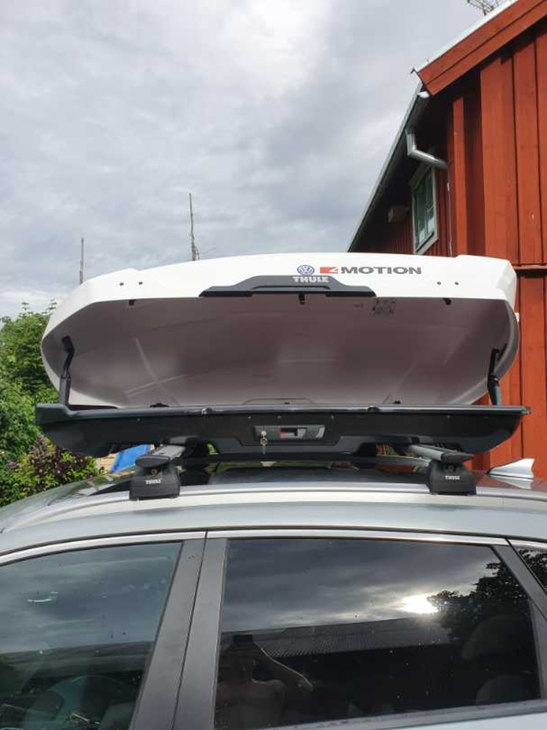 Hyr Thule takbox av Fredrik Elias A i Sollentuna, Stockholm Hyr Textilvårdsmaskin för bl.a. bil soffor mattor av Fredrik