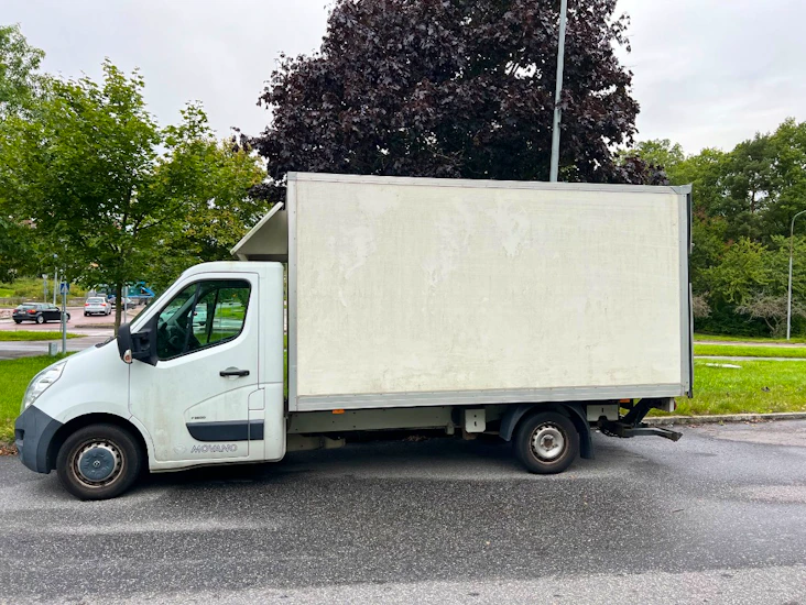 Lätt lastbil med baklyft