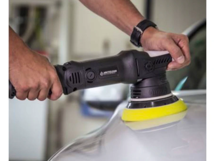 Oscillerande polermaskin articlean