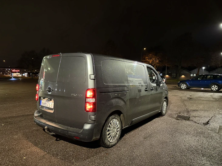 Skåpbil/flyttbil/fria mil/automat