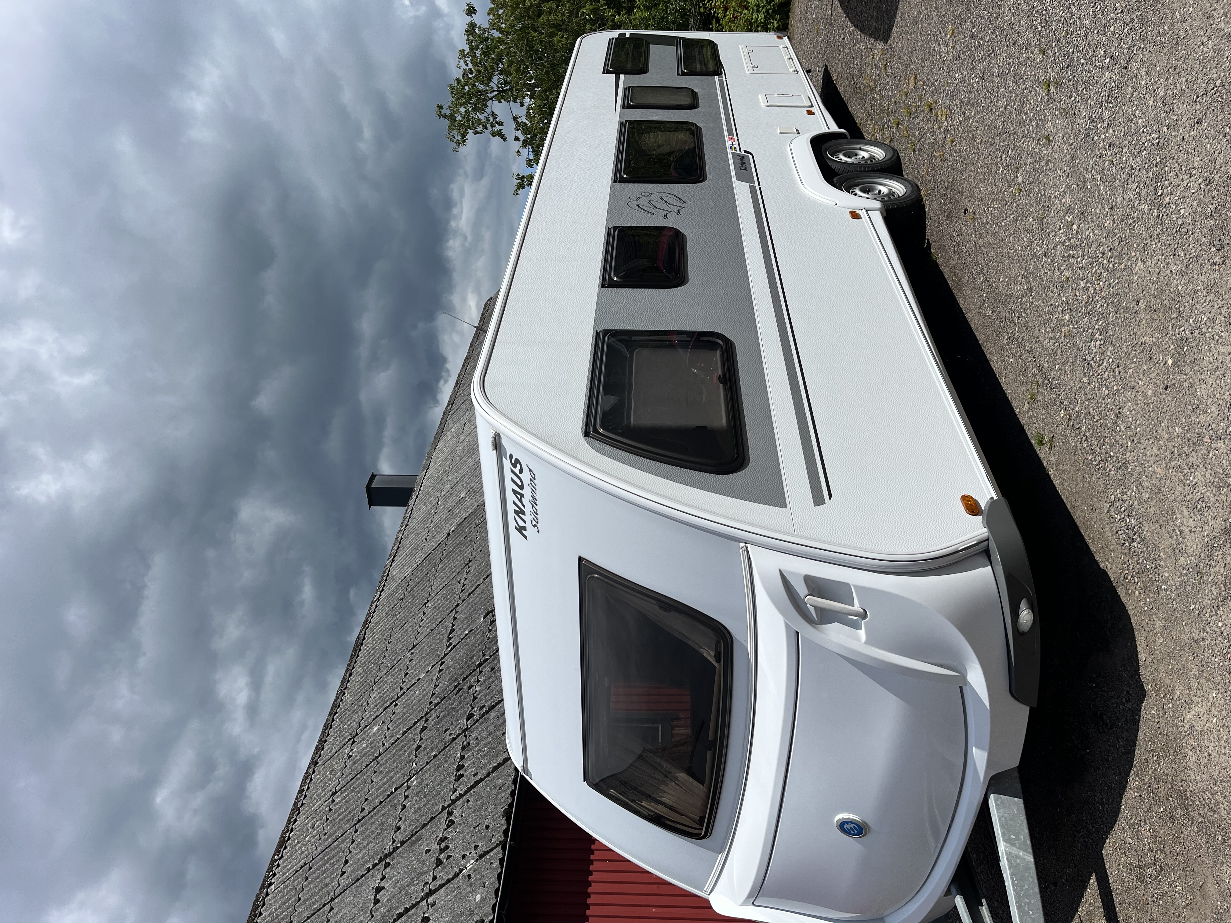 Knaus 750, 4-7 bäddar