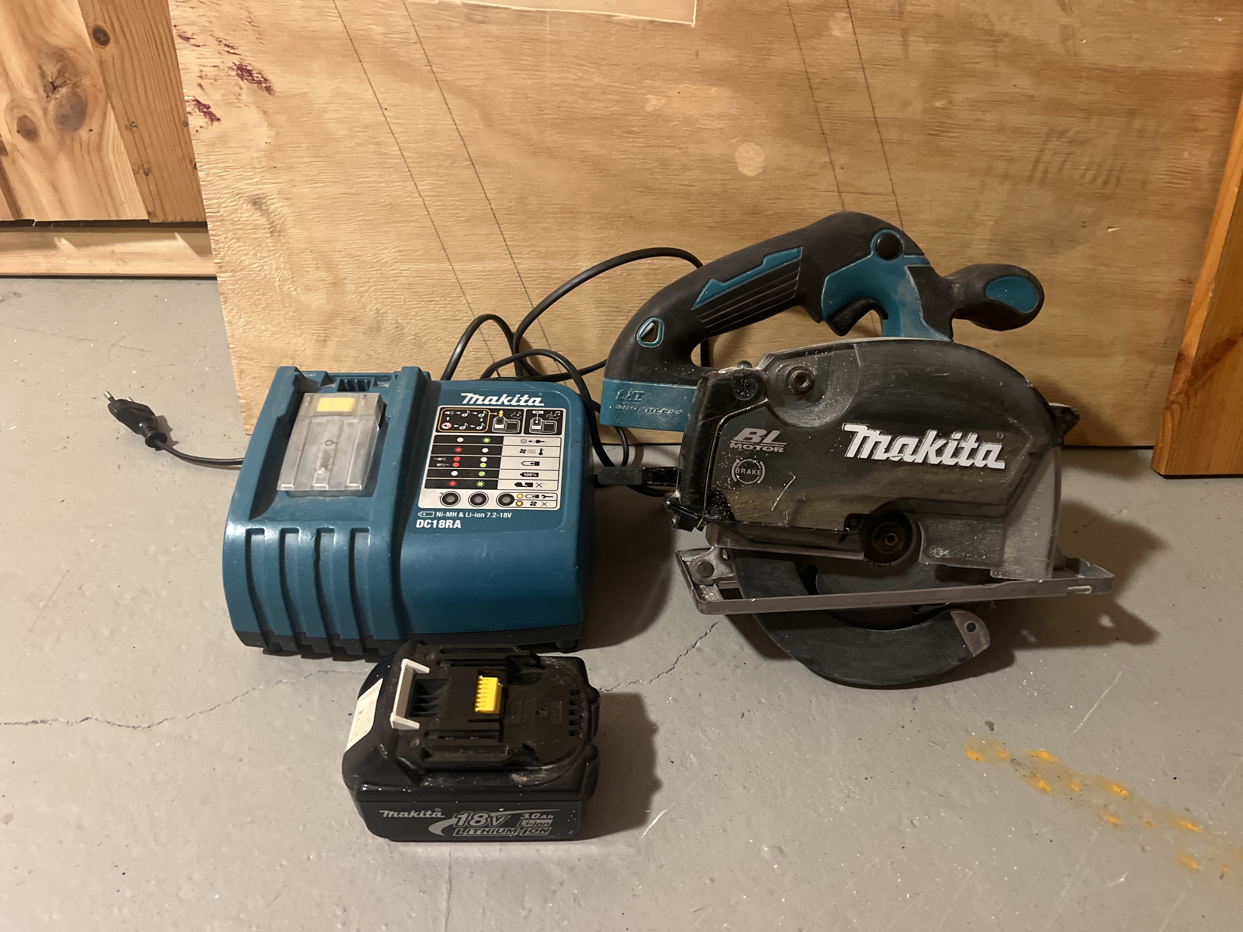 Makita sirkelsag 18v med batteri og lader