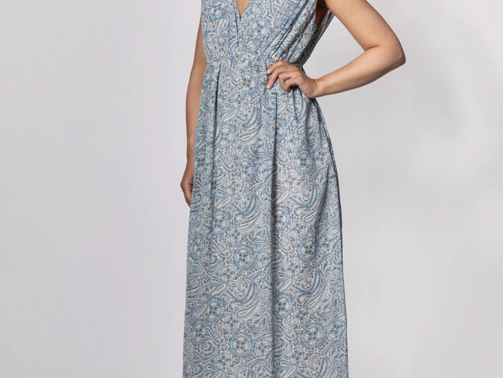 Lang lyseblå kjole i chiffon, str. 36