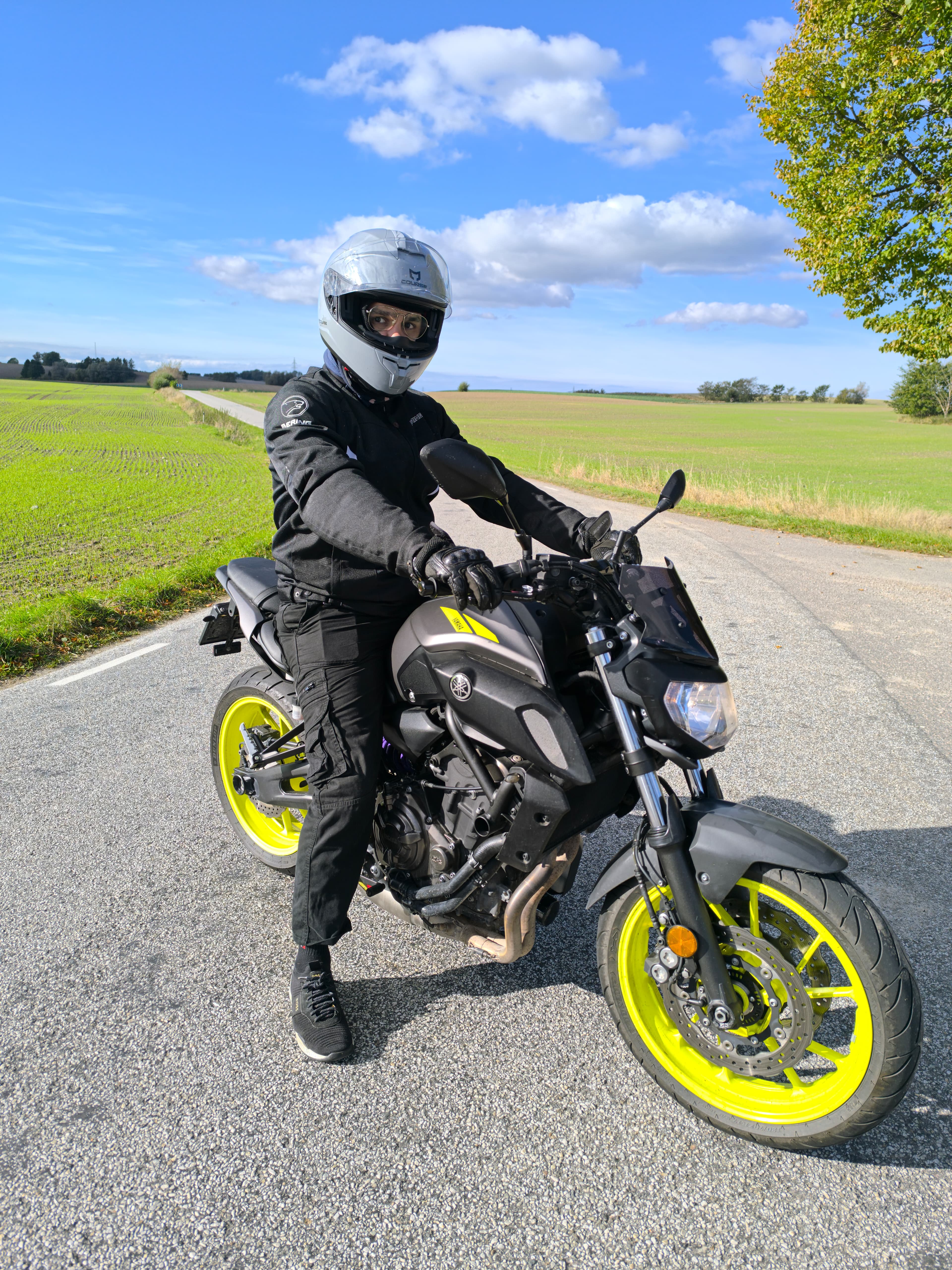 Yamaha mt-07 a2 2018 akrapovic – perfekt för uppkörning & nöjeskörning