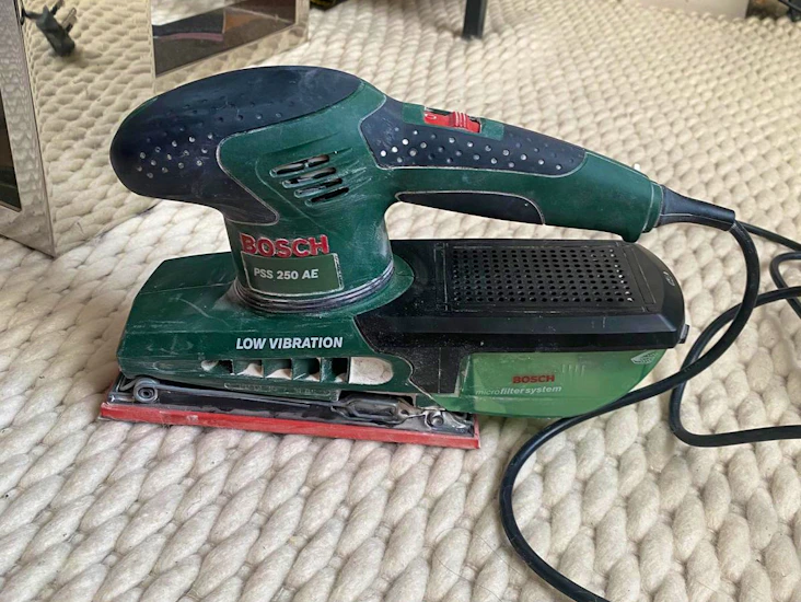 Bosh corded random orbit sander