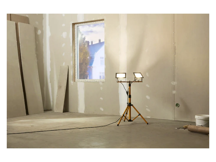 Dubbel arbetslampa med stativ led 2x4250 lm 2x50 w ip65