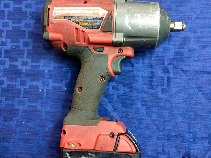 Milwaukee 1/2" m18 impact wrench w/xc5.0 lithium battery
