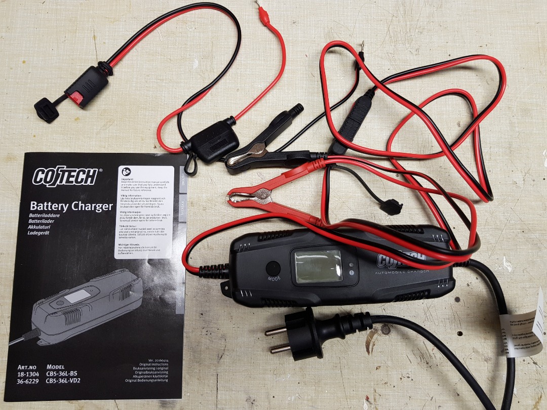 Hyr Batteriladdare Battery charger 6V 12V 4A av R my J i