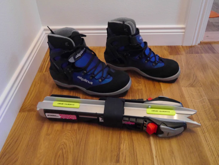 Långfärdsskridskor dam strl 39 + isdubbar