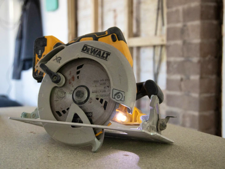 Batteridriven cirkelsåg - dewalt dcs570n