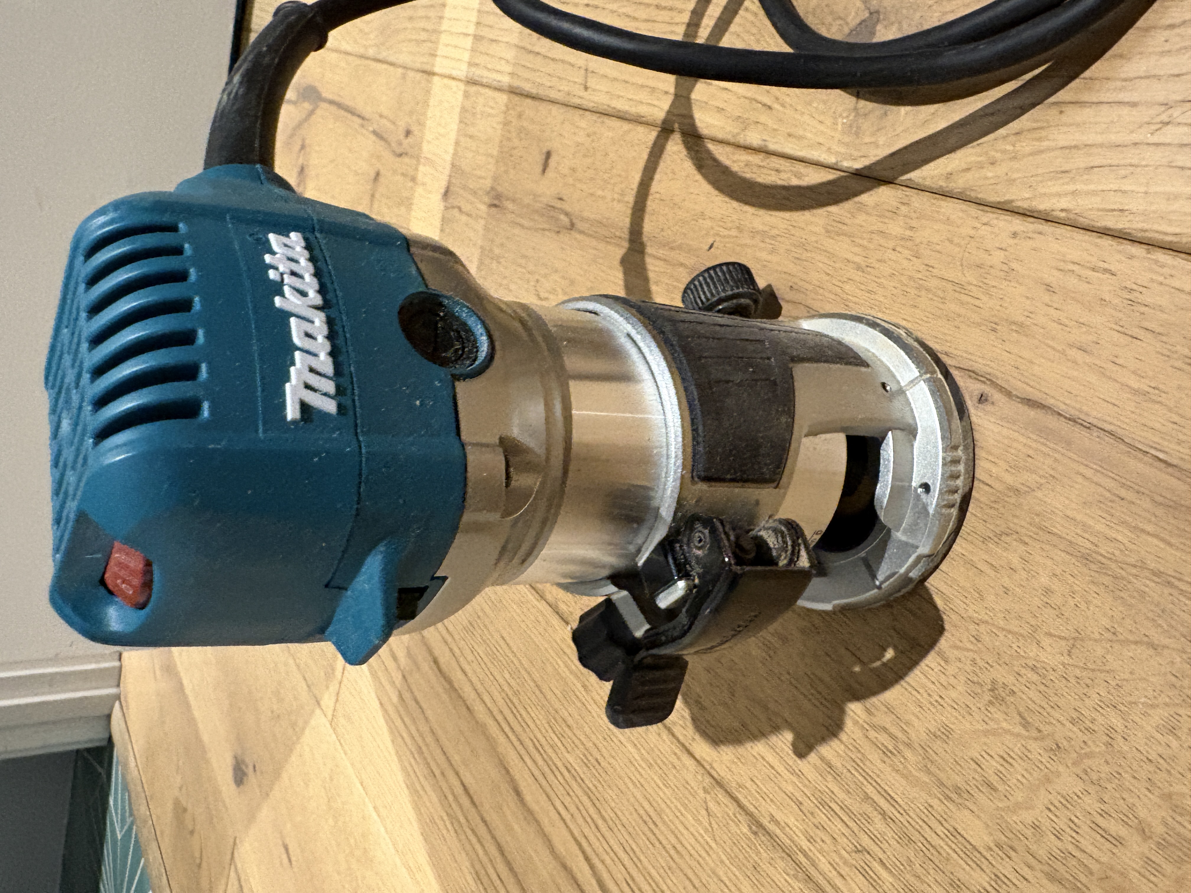 Makita palm trimmer router 1/4“ 240v