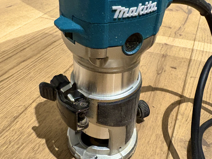 Makita palm trimmer router 1/4“ 240v