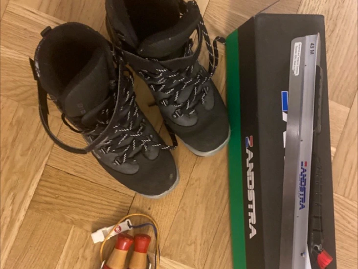 Långfärdsskridskor och pjäxor i strl. 39