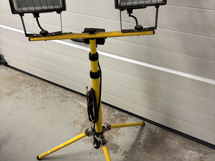 Bygg lampa med halogenlampor