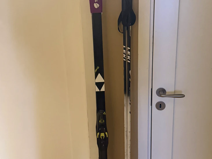 Fischer twinski felleski 202 cm – komplett sett m/ leki staver og madshus sko (str. 46)