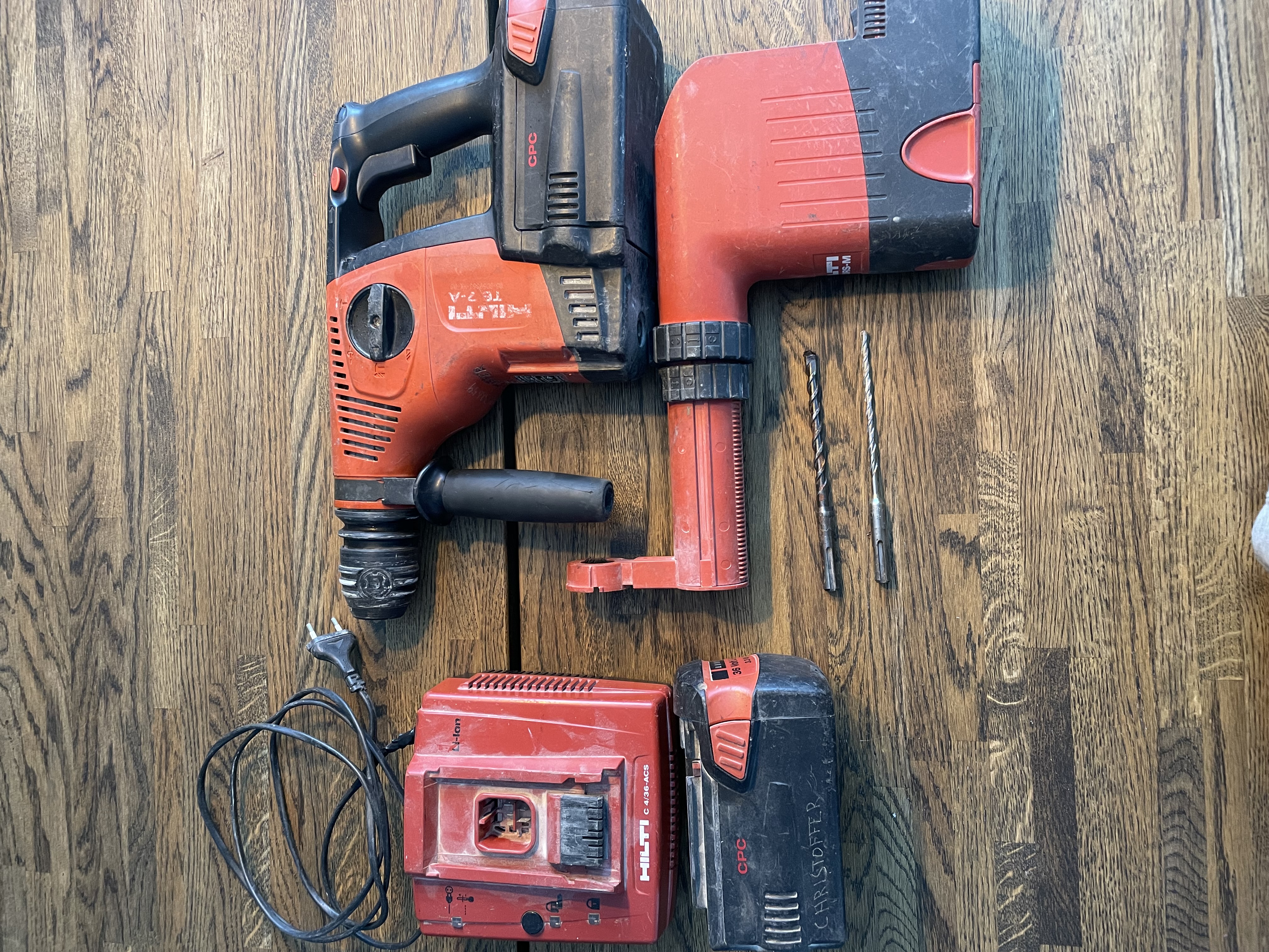 Borrhammare med dammsug– hilti (36v) med batteri & laddare