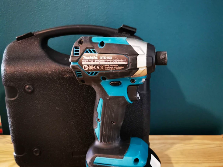 Makita skruvdragare - batteridriven + bits