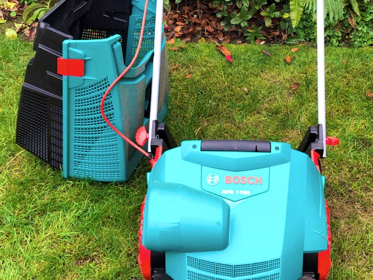Bosch avr lawn scarifier 1100