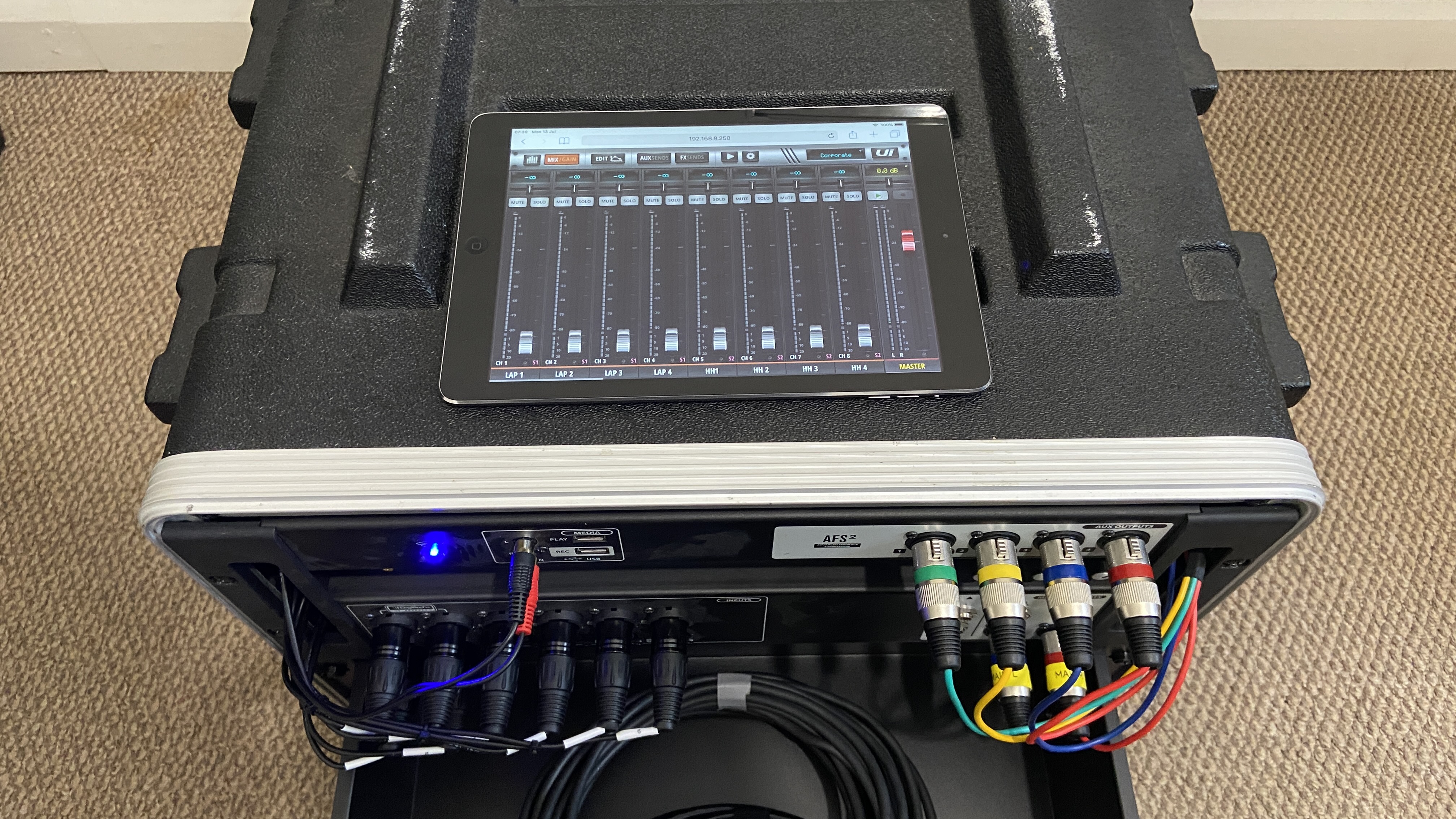 Rack mount mixer - soundcraft ui16 with lots of accessories