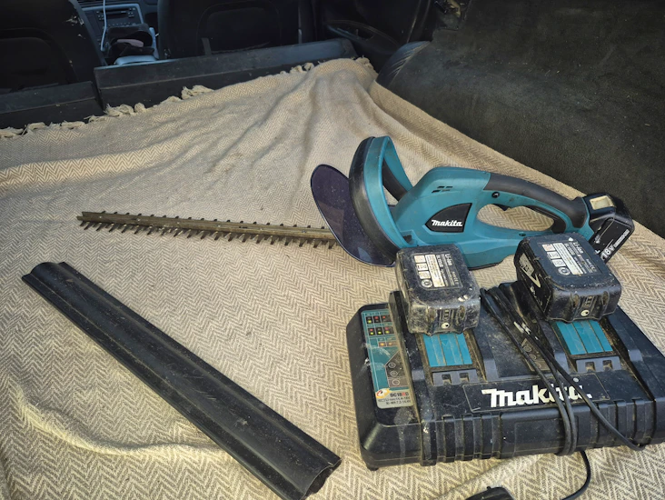 Makita 18v hedge trimmer
