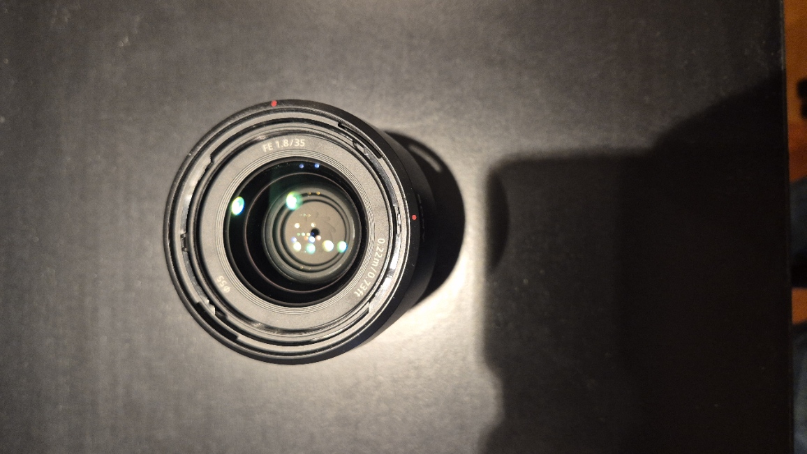 Sony fe 35mm f/1.8 – lyssterkt og skarpt objektiv til leie!