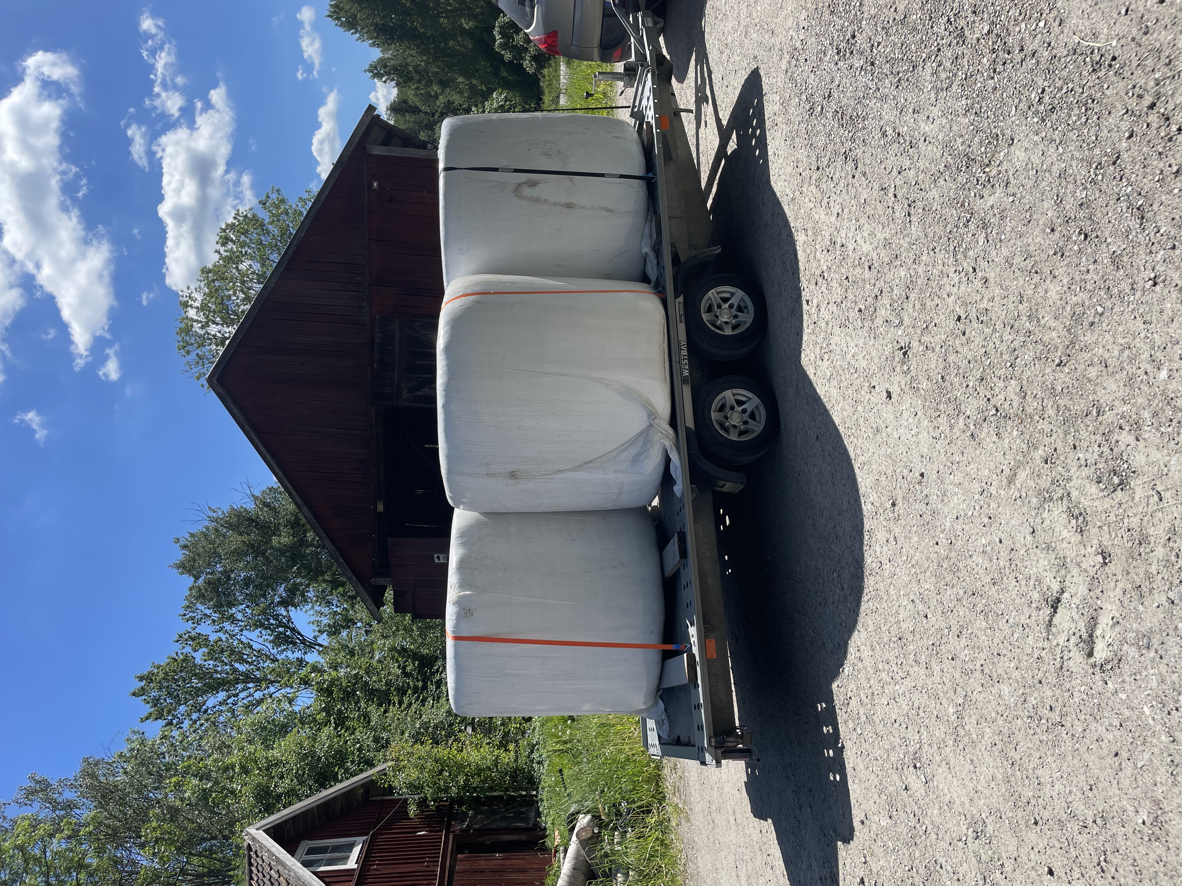 Släp för höbalar bilsläp lastar 2140kg totalvikt 2700kg hösilage